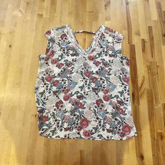 DR2 Tops - DR2 floral tank (M)